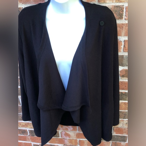 Weekends By Chico Black Convertible Cardigan. Woman’s Chico’s Size 0/US 4 - Picture 9 of 11
